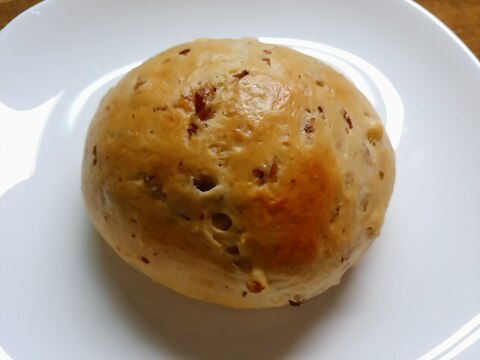 薩摩芋生地のレーズン丸パン